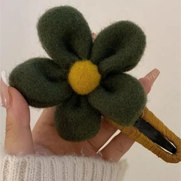 Green yellow flower clip Handmade large flower hair clip - Picture 4 of 4